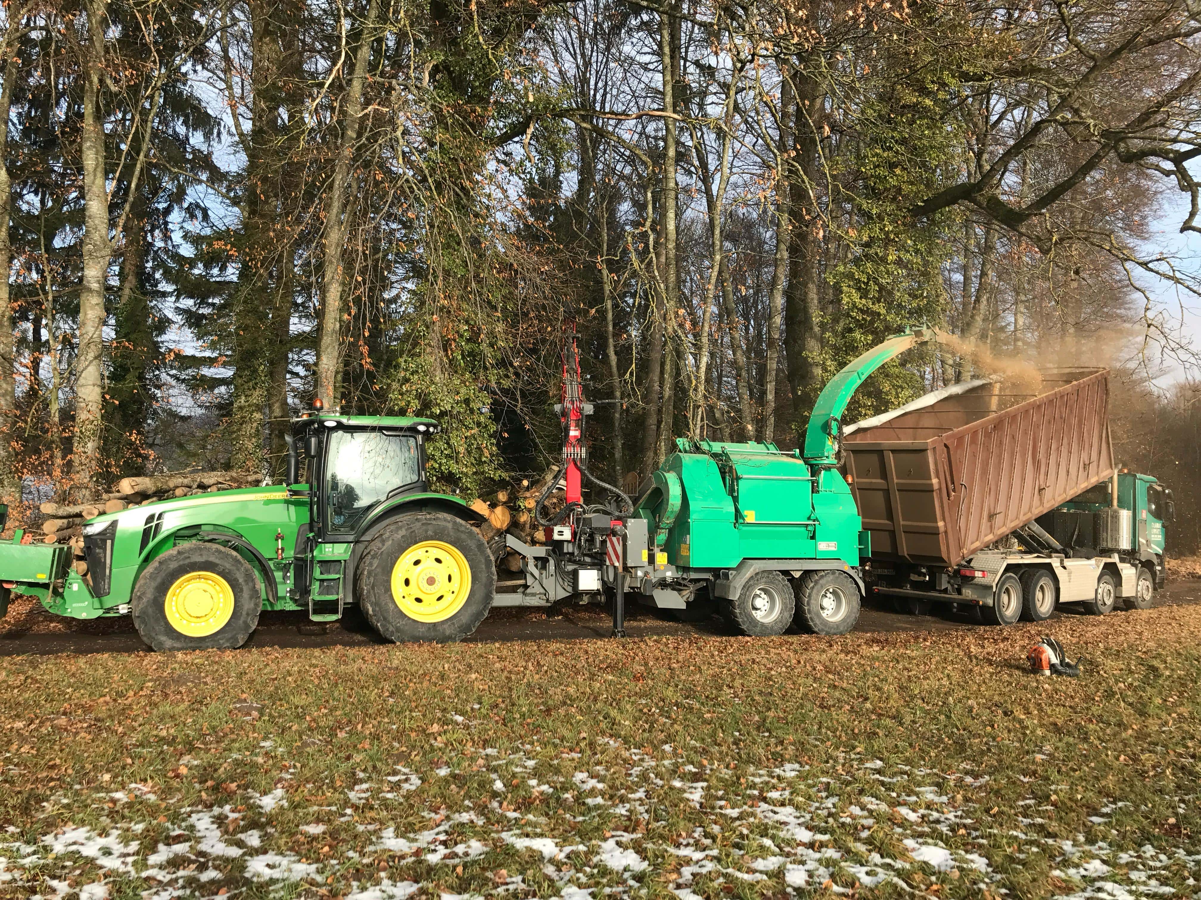 Déchiquetage de branches dans le Jura — SAS POLYVIER